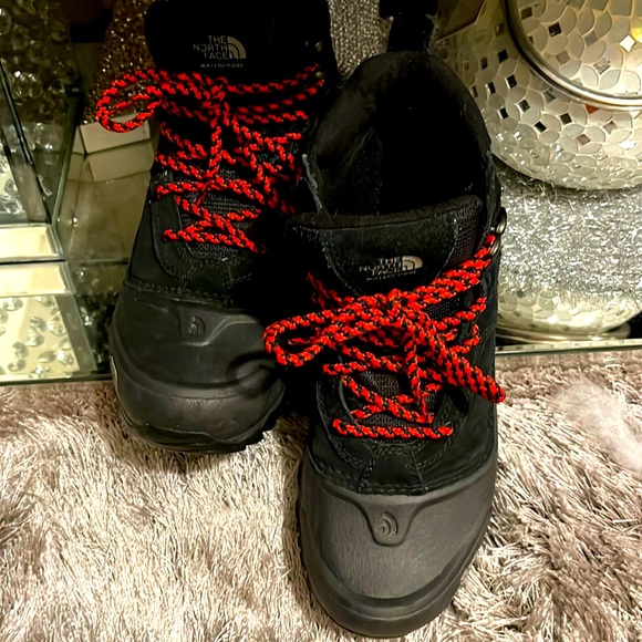 The North Face size US 8 Hicking Boots. - Picture 3 of 7